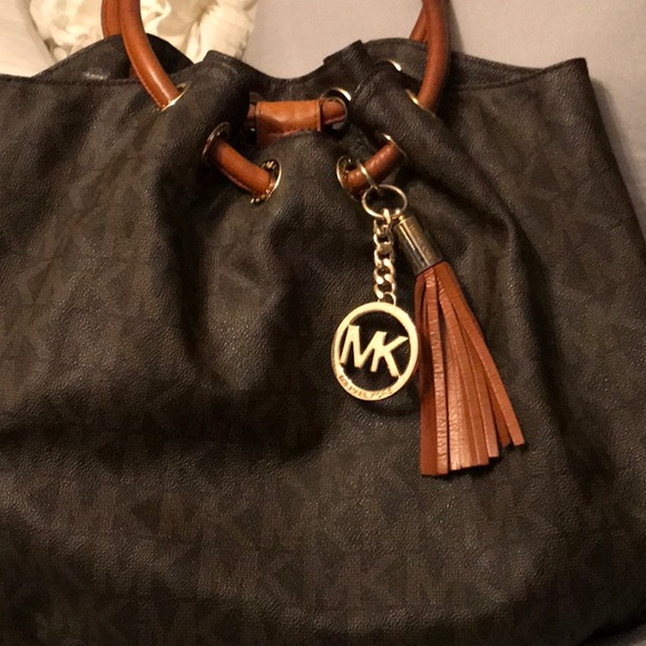 Michael kors bag and matching wallet - Picture 1 of 7